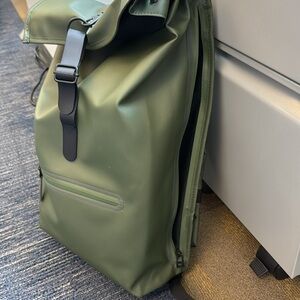 Rains Backpack BROKEN SIDE ZIPPER